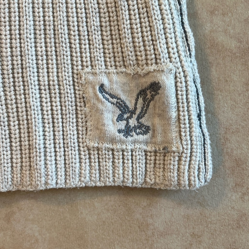 Men's American Eagle Knit Sweater Size Large (fits more like a Medium) - Picture 2 of 3